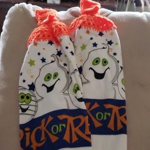 Set of 2 Adorable Halloween Towels